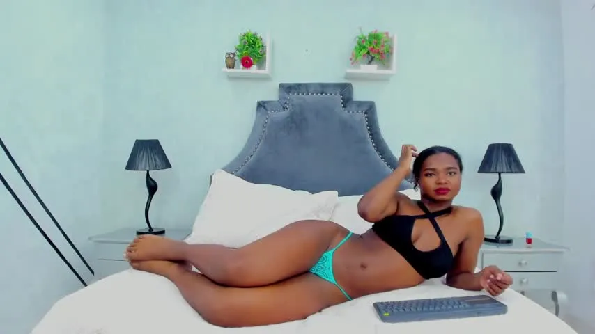 Live sex webcam photo for laurensnow1_