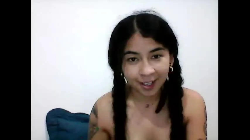 Live sex webcam photo for littlearieel
