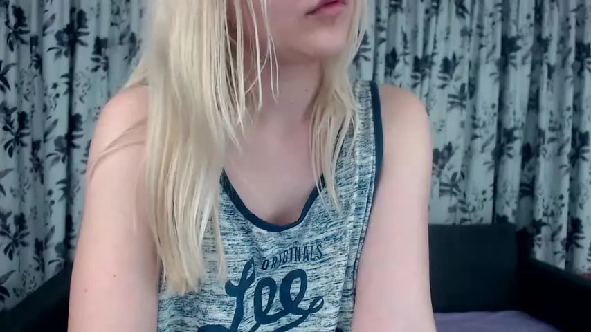 Live sex webcam photo for littlemisscool