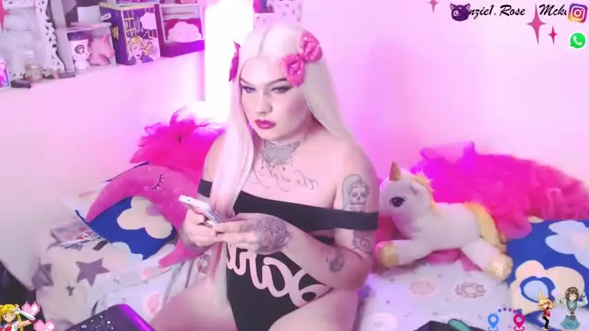 Live sex webcam photo for mackenziie_klex1