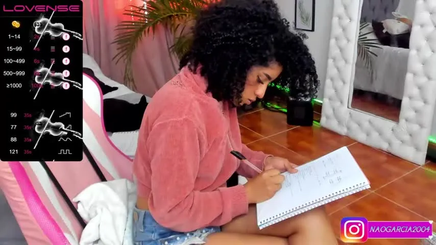 Live sex webcam photo for naomigarcia