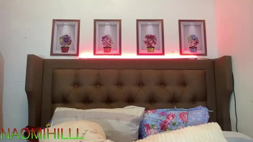 Live sex webcam photo for naomihilll