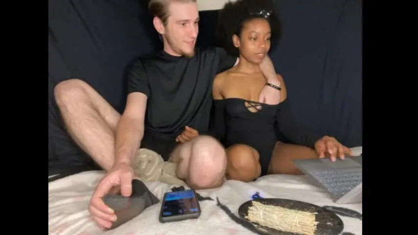 Live sex webcam photo for petitekittykat2