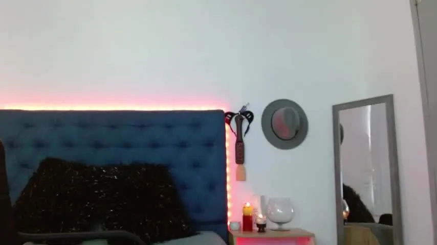 Live sex webcam photo for saamanta_milf