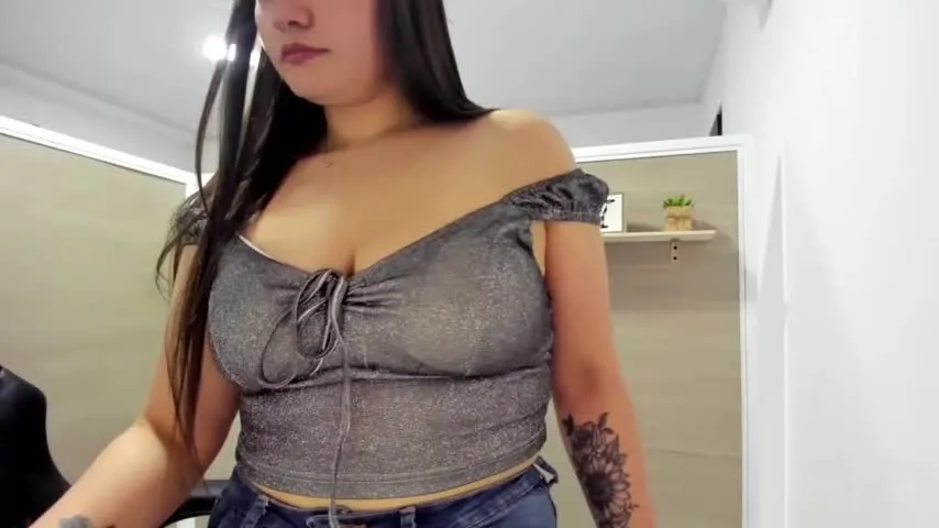 Live sex webcam photo for sammy_jenner