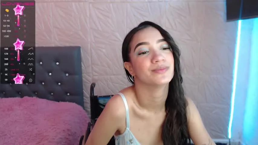Live sex webcam photo for sarah_stone15