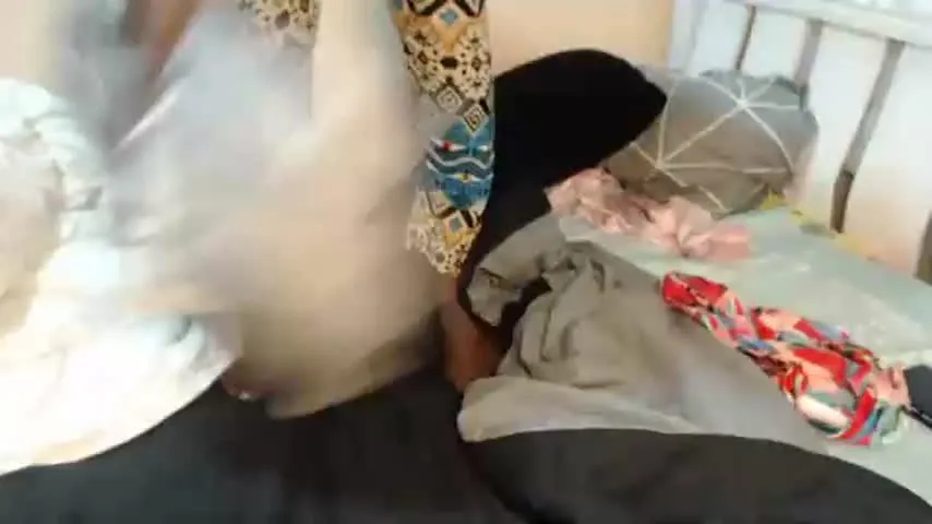 Live sex webcam photo for sexyroses999