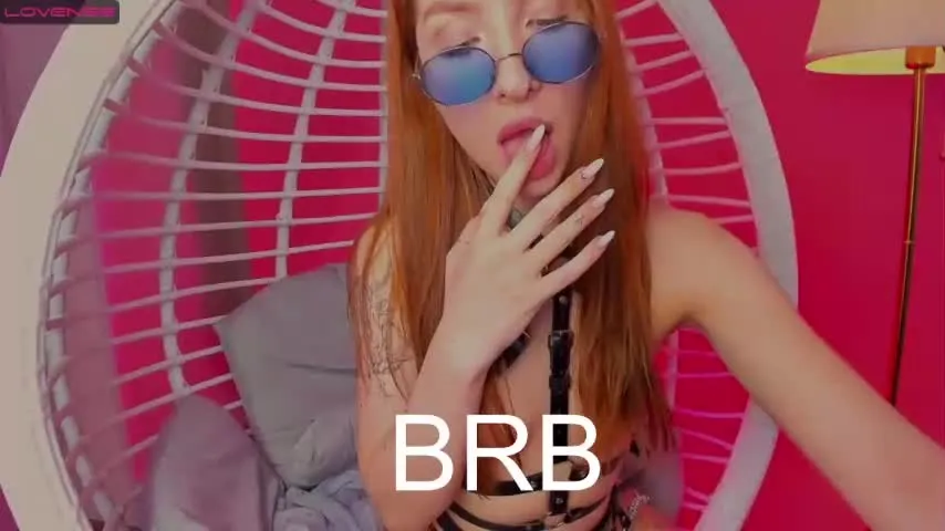 Live sex webcam photo for sophie_wells