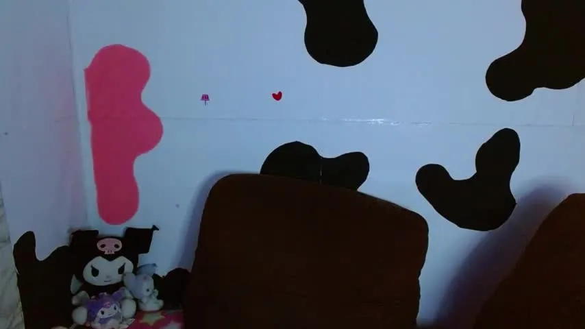 Live sex webcam photo for squirt_charlotte