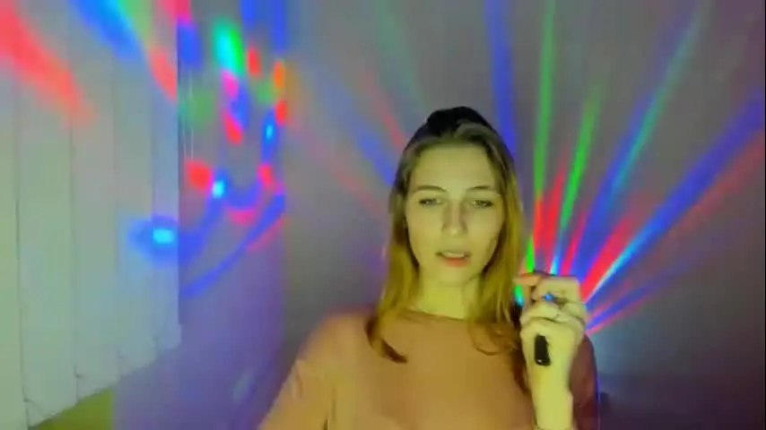 Live sex webcam photo for stranger_giirl