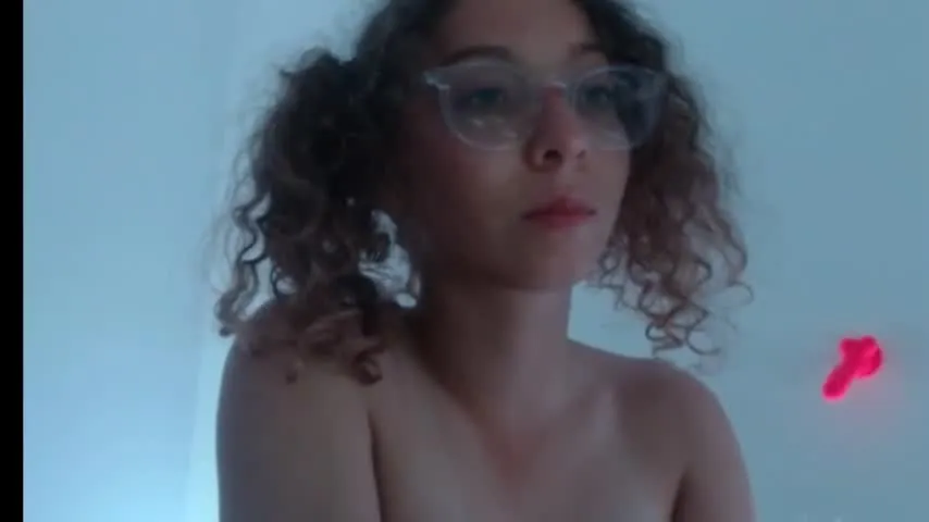 Live sex webcam photo for strawberrylovee
