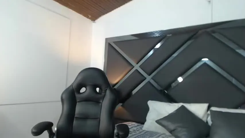 Live sex webcam photo for sweet_girlxx2_