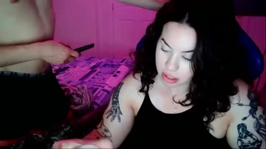 Live sex webcam photo for toohornyforporn