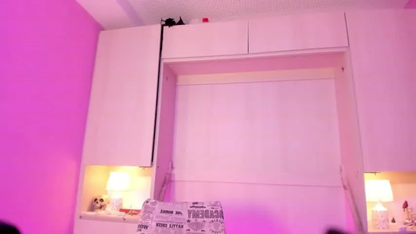 Live sex webcam photo for valerymeyerr