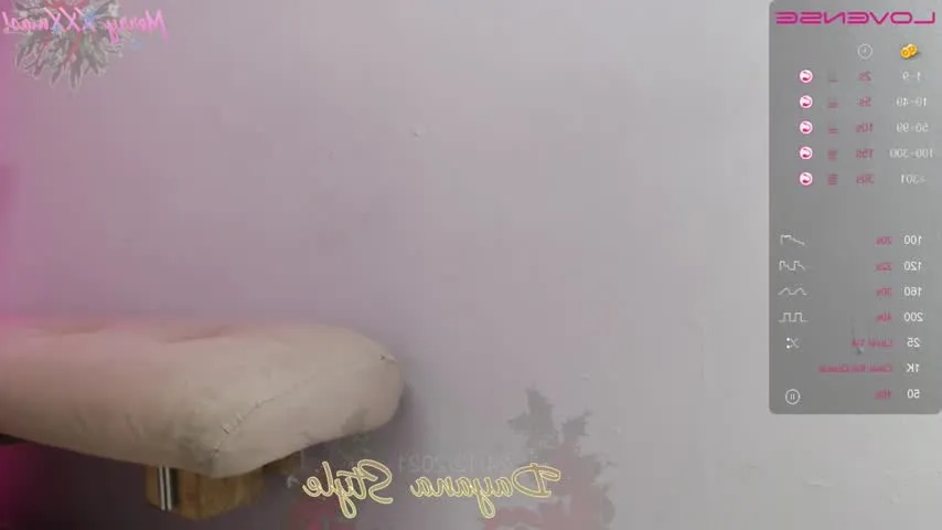 Live sex webcam photo for vickymilf_