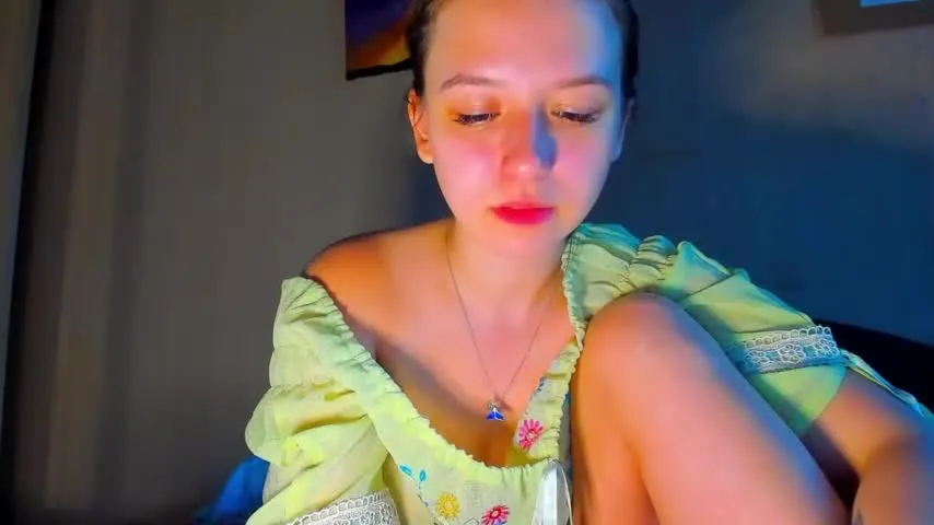 Live sex webcam photo for yxoli