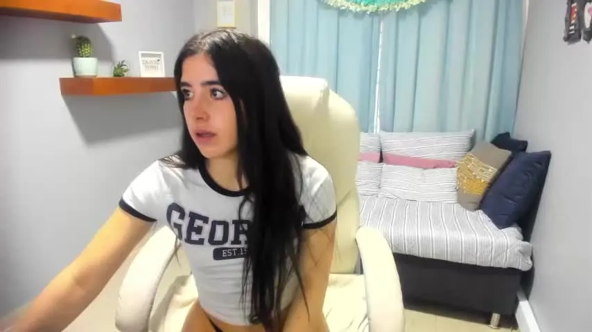 Live sex webcam photo for zoe_mill3r