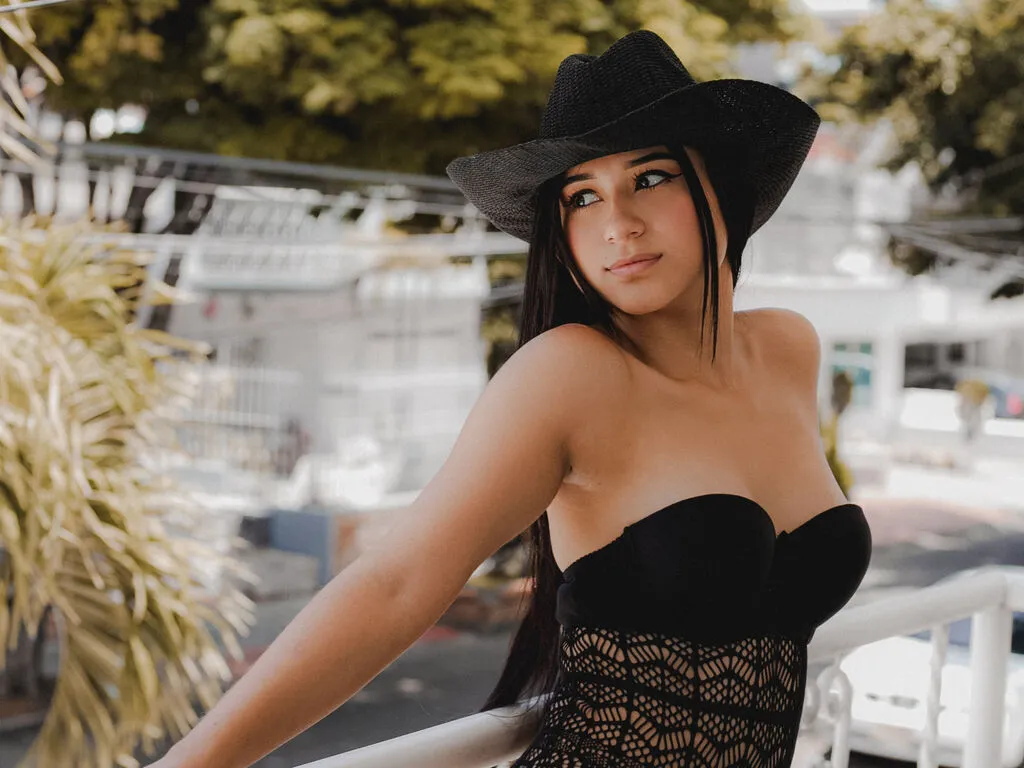 Live sex webcam photo for AbbyBaenz #277640837