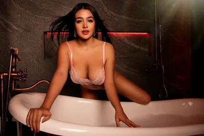 Live sex webcam photo for AdoraObregon #290159863