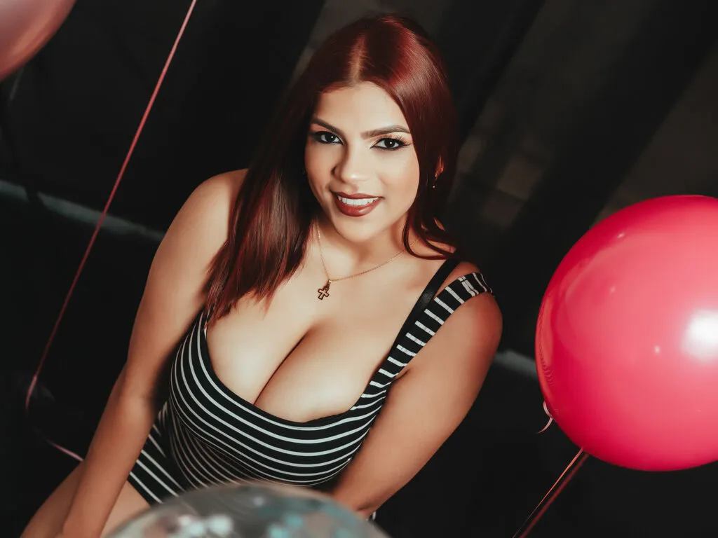 Live sex webcam photo for AishaTailor #275745393