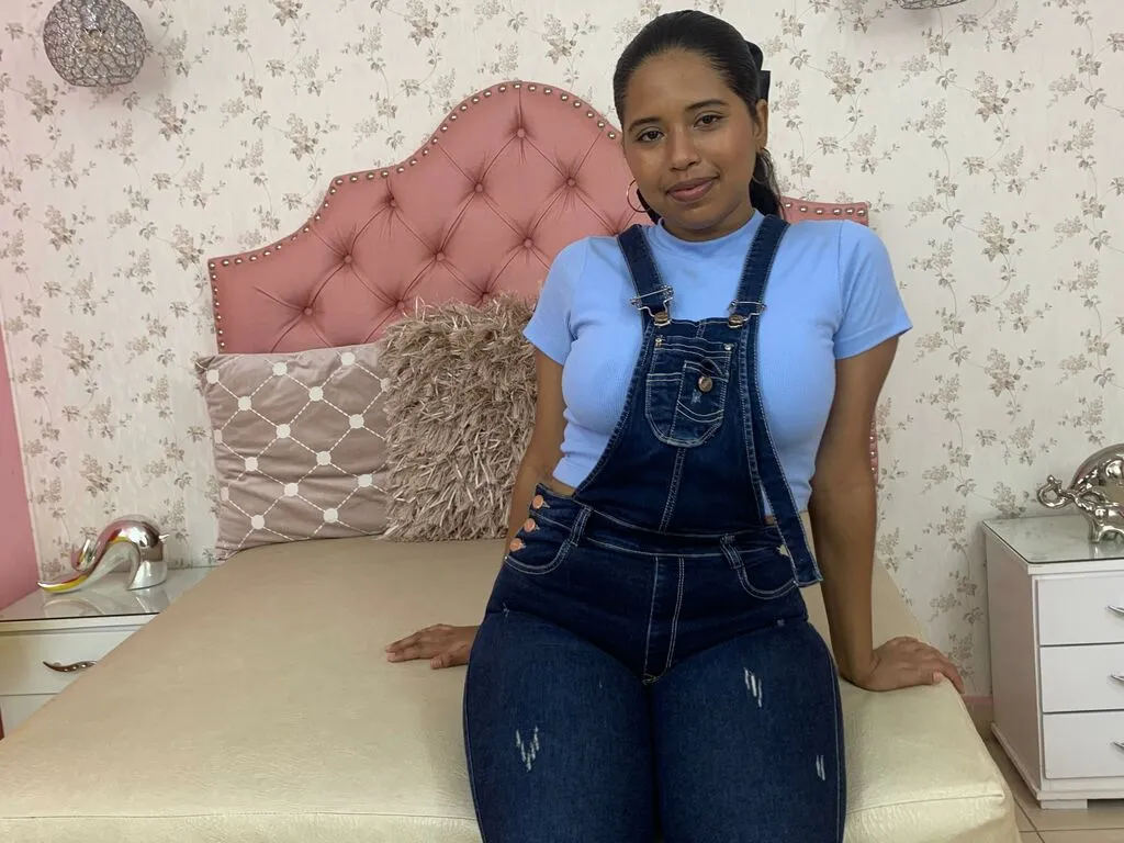 Live sex webcam photo for AlanaAmariza #278058636