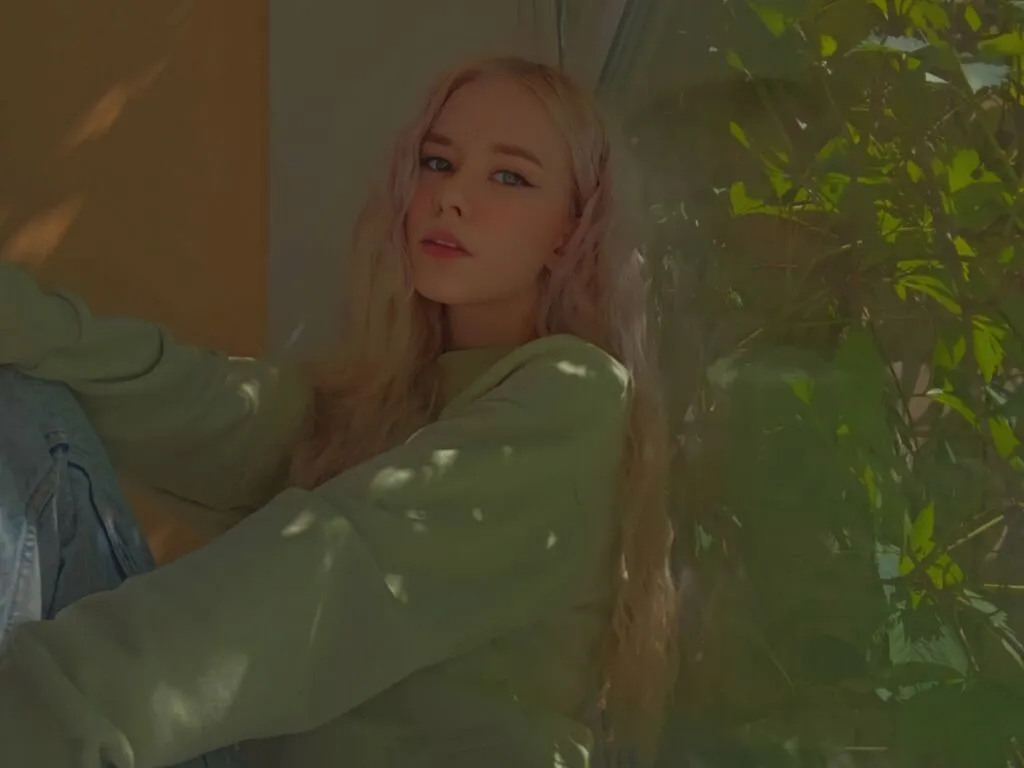 Live sex webcam photo for AlbertaBails #277171378