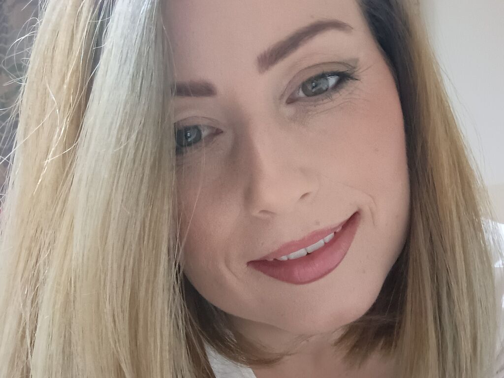 Live sex webcam photo for AlejandraGabriel #277034889