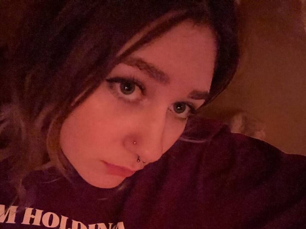 Live sex webcam photo for Alekssa #278237451