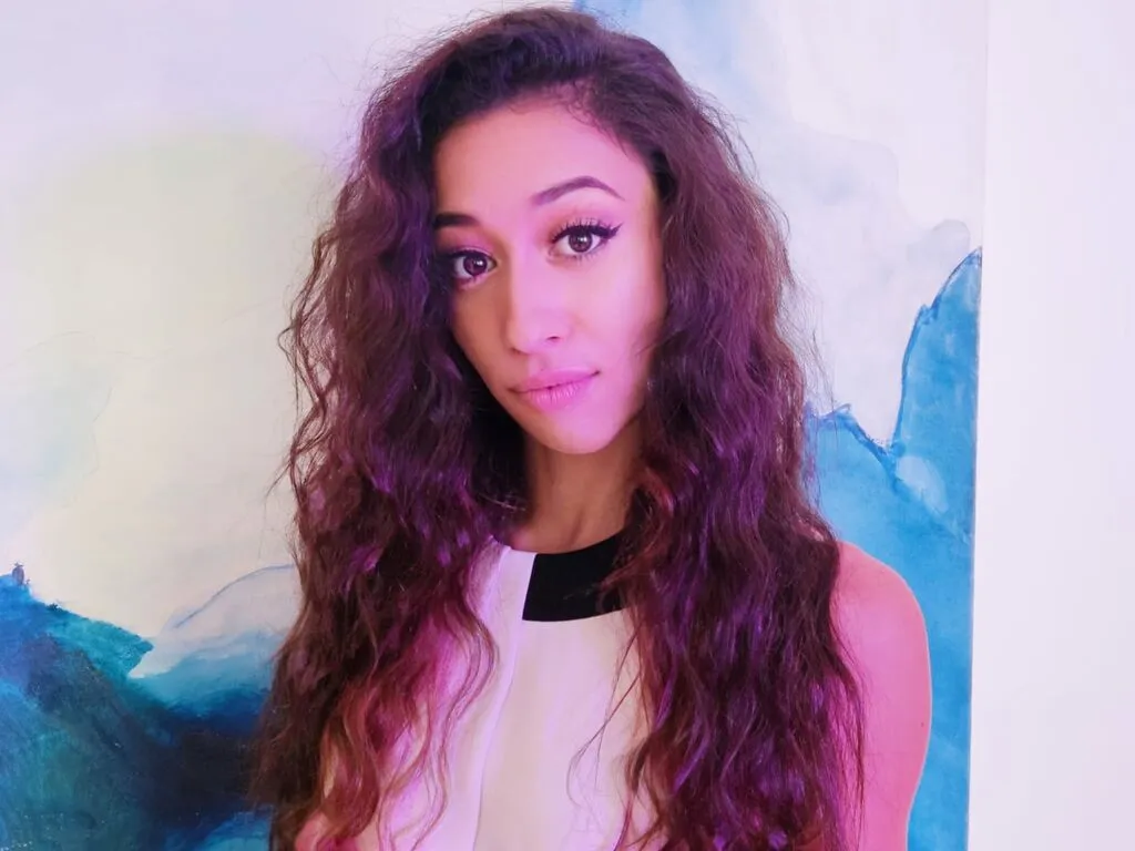 Live sex webcam photo for AlessandraNights #276502399