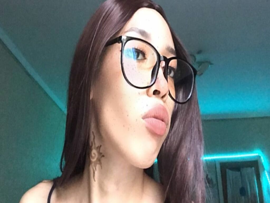 Live sex webcam photo for AlexRezlik #276578270