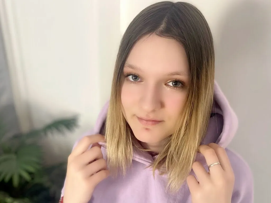 Live sex webcam photo for AlexaHerts #277448816