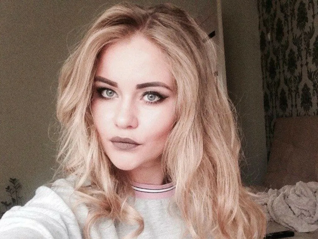 Live sex webcam photo for AliceBadwin #277632317