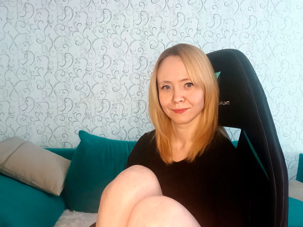 Live sex webcam photo for AliceCullens #278312296