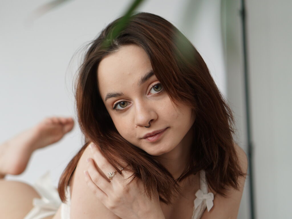 Live sex webcam photo for AliceLege #276397470