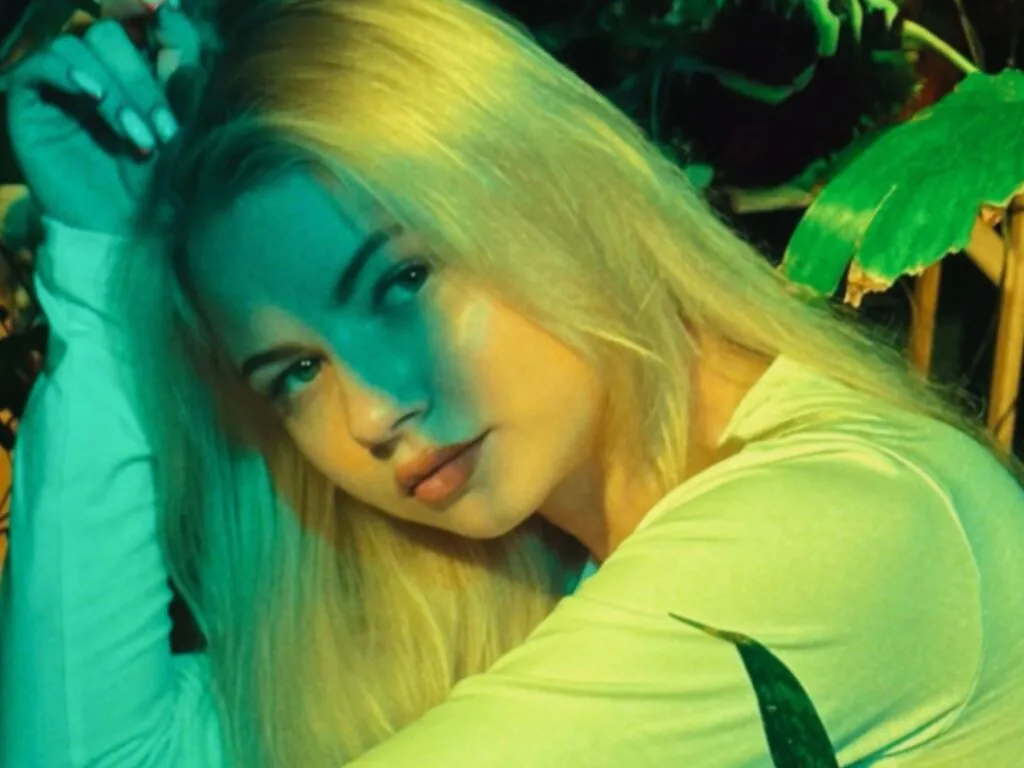 Live sex webcam photo for AliceTenderly #278117802