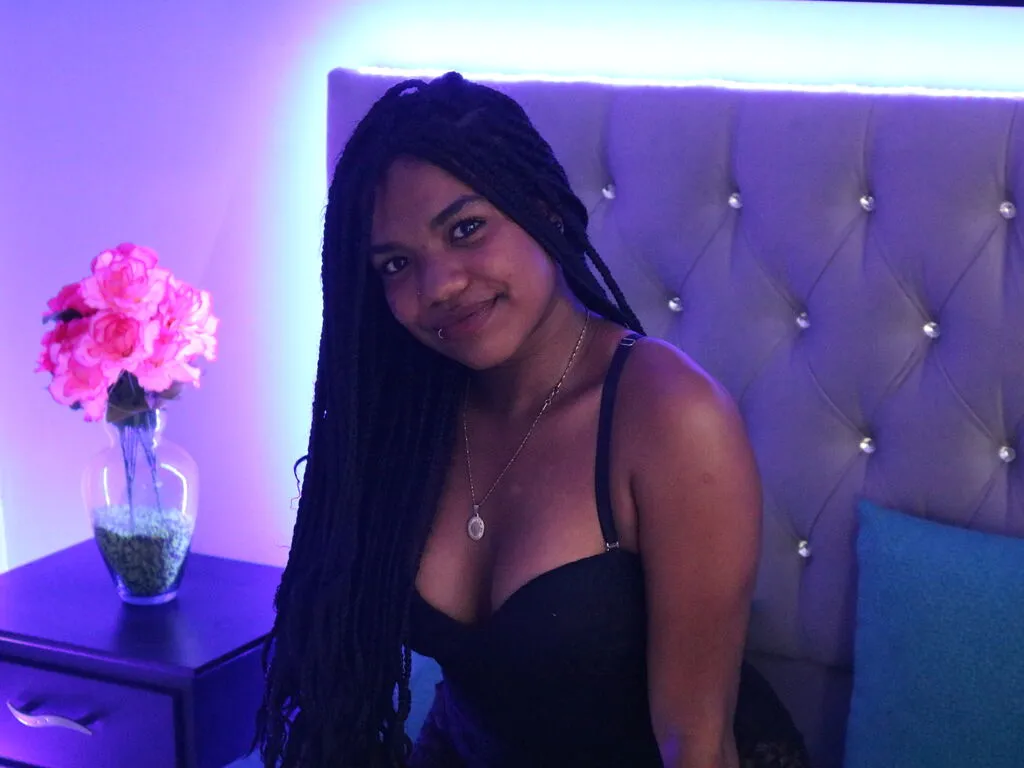 Live sex webcam photo for AliciaBradlye #277088952