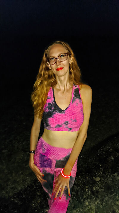 Live sex webcam photo for AlisMarton #290157746