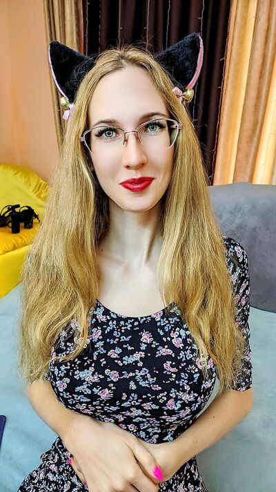 Live sex webcam photo for AlisMarton #290157753