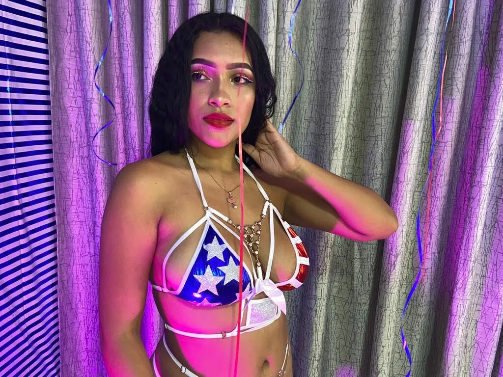 Live sex webcam photo for AliseRuiz #275884766