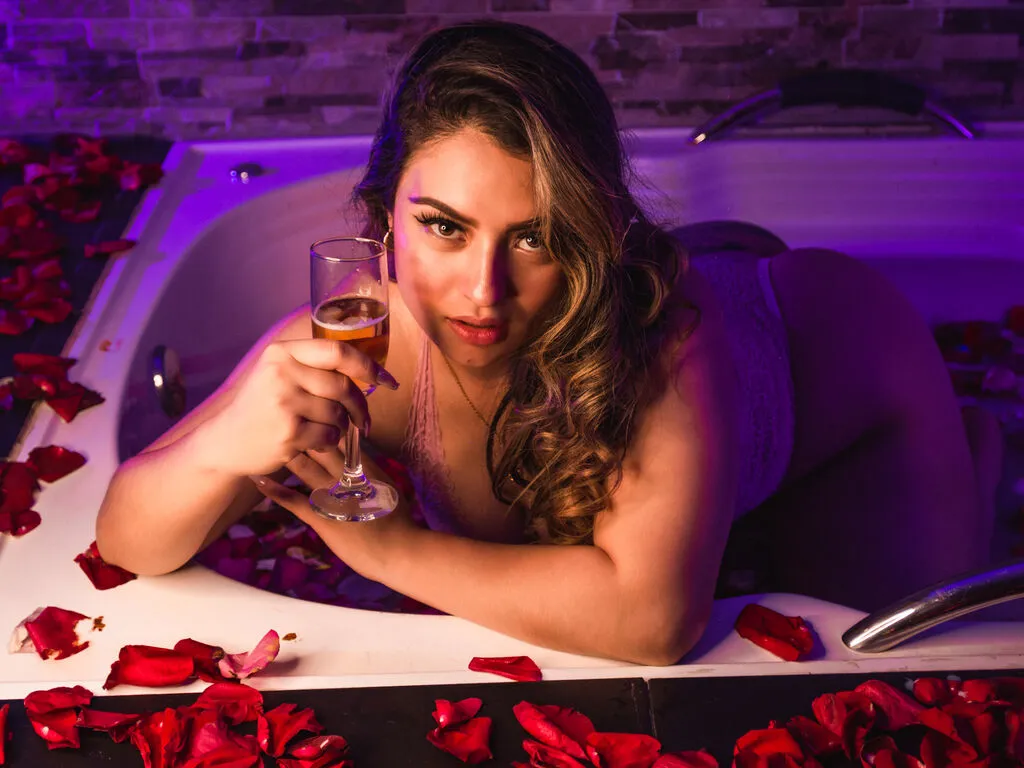 Live sex webcam photo for AlishaAllan #277014882