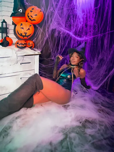 Live sex webcam photo for AllisonThomas #290128002