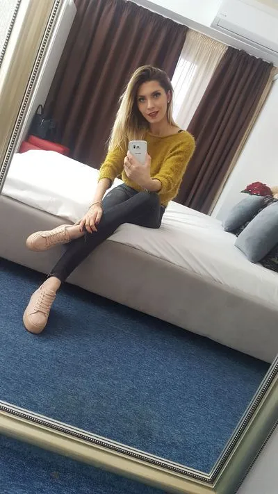 Live sex webcam photo for AlmaShannon #290159809