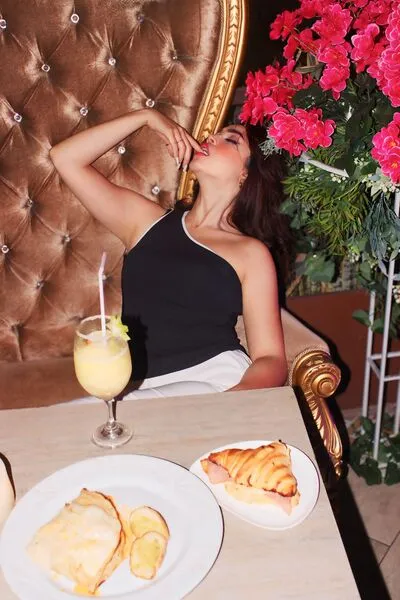 Live sex webcam photo for AmberHiuston #290126051