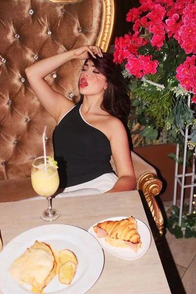 Live sex webcam photo for AmberHiuston #290126052