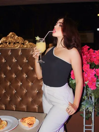 Live sex webcam photo for AmberHiuston #290126053