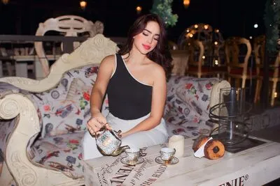 Live sex webcam photo for AmberHiuston #290126054