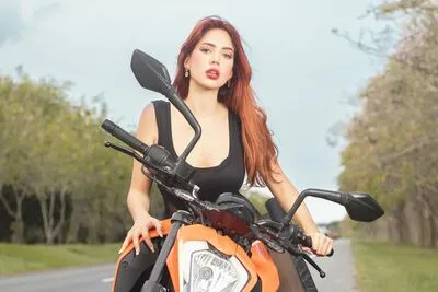 Live sex webcam photo for AmberHiuston #290126075