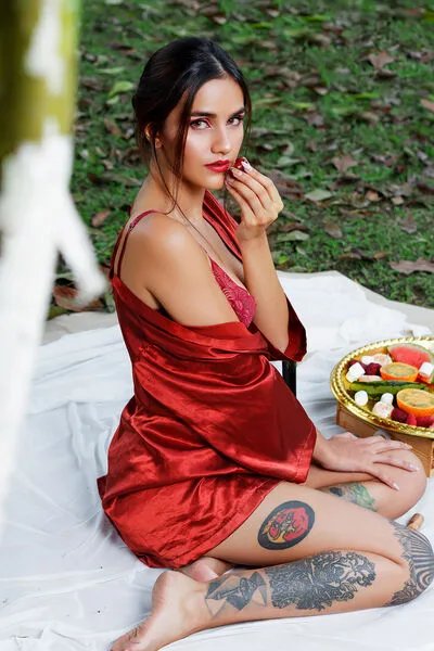 Live sex webcam photo for AmelieLautrec #290121177