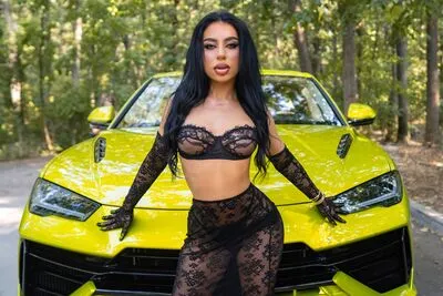 Live sex webcam photo for AmiraMilan #290158771