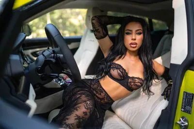 Live sex webcam photo for AmiraMilan #290158776